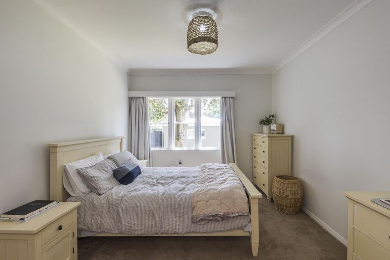 Photo of property in 546 Featherston Street, Roslyn, Palmerston North, 4414