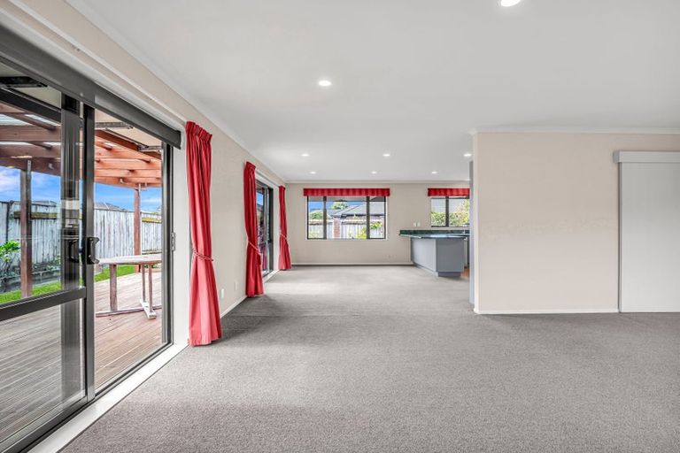 Photo of property in 1 Nevada Way, Kelvin Grove, Palmerston North, 4414