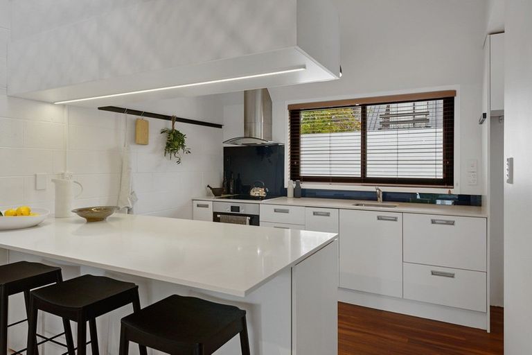 Photo of property in 16 Office Road, Merivale, Christchurch, 8014