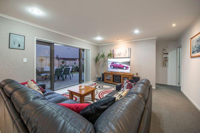 Photo of property in 31 Tomika Crescent, Papamoa Beach, Papamoa, 3118