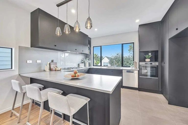 Photo of property in 29c Rotoiti Avenue, Pakuranga Heights, Auckland, 2010