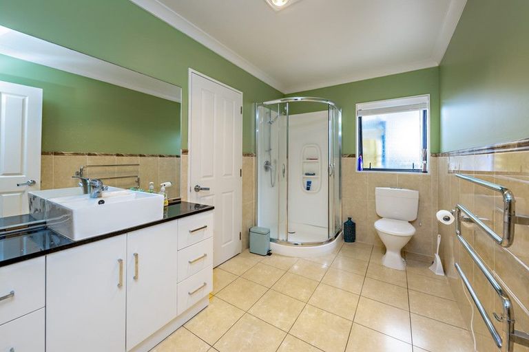 Photo of property in 9 Pistachio Place, Goodwood Heights, Auckland, 2105