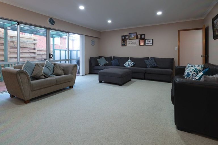 Photo of property in 49 Butterworth Drive, Glendene, Auckland, 0602