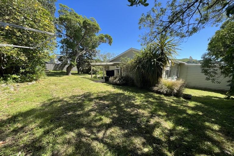 Photo of property in 14 Te Pari Pari Road, Pukerua Bay, 5026