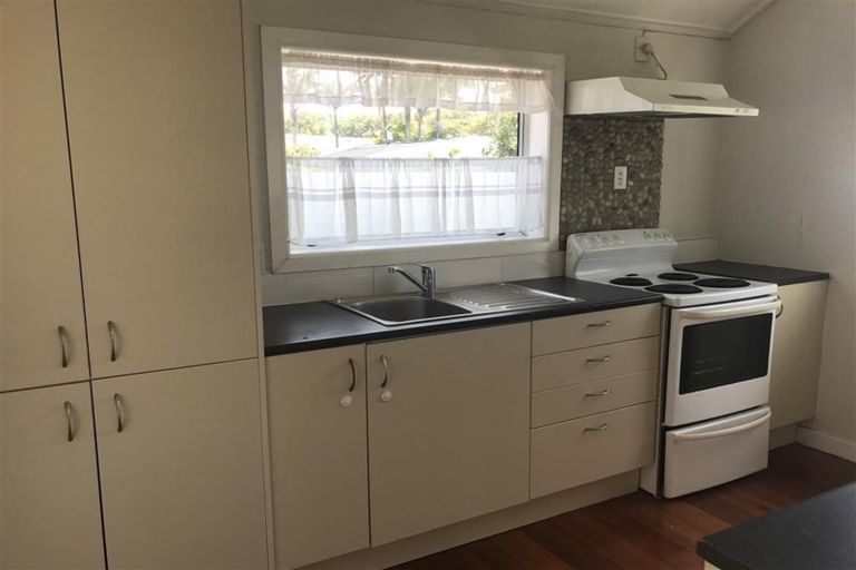 Photo of property in 13 Youngs Road, Papakura, 2110