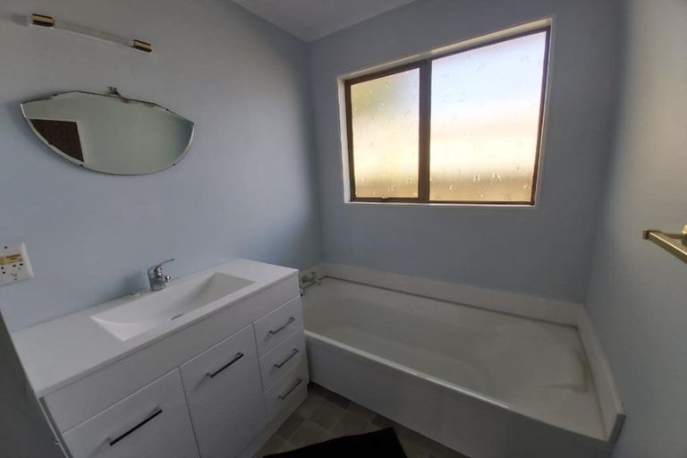 Photo of property in 18 Cutfield Road, New Plymouth, 4310