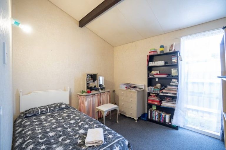 Photo of property in 2-4 Westmere Place, Takaro, Palmerston North, 4412