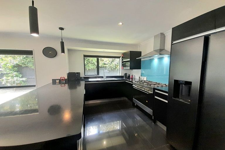 Photo of property in 5 D'urville Place, Kelvin Grove, Palmerston North, 4414