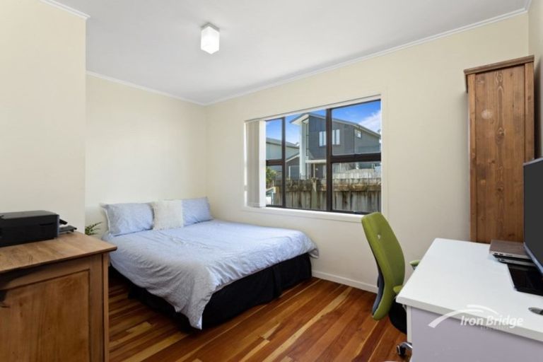 Photo of property in 5 Mavis Place, Beach Haven, Auckland, 0626