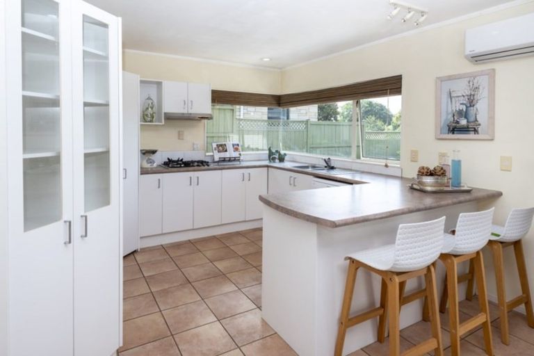 Photo of property in 24 Fremantle Place, Pakuranga Heights, Auckland, 2010