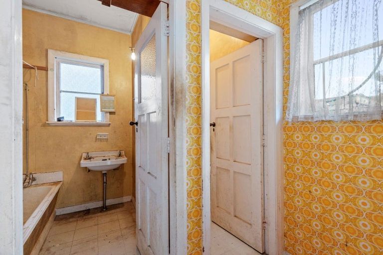 Photo of property in 16 Purser Grove, Fairfield, Lower Hutt, 5011