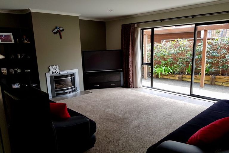 Photo of property in 33 Dressage Lane, Greenhithe, Auckland, 0632