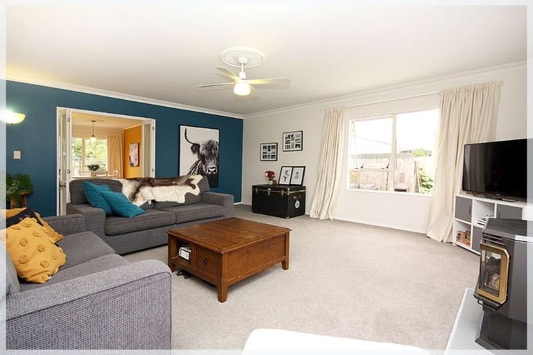 Photo of property in 10 Guildford Street, Levin, 5510