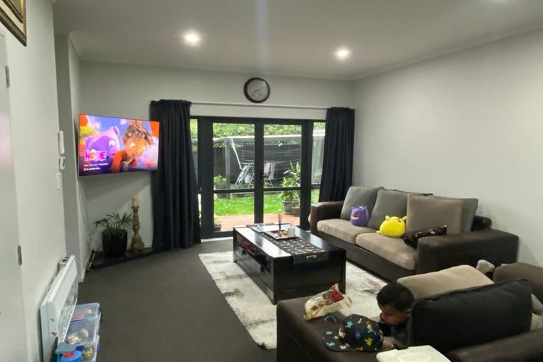 Photo of property in 57 Becker Drive, Weymouth, Auckland, 2103