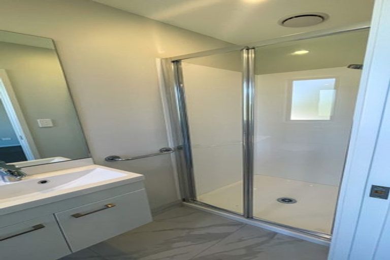 Photo of property in 4/51 Wharf Road, Te Atatu Peninsula, Auckland, 0610