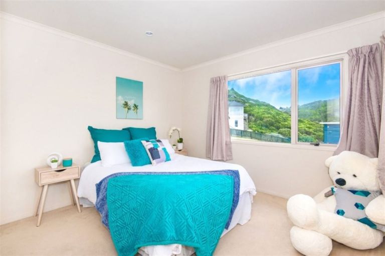 Photo of property in 45 Tamworth Crescent, Newlands, Wellington, 6037