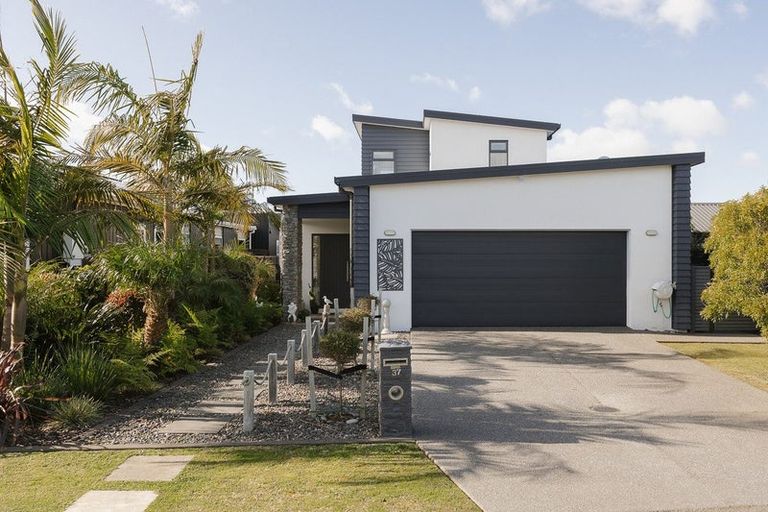 Photo of property in 37 Coast Boulevard, Papamoa Beach, Papamoa, 3118