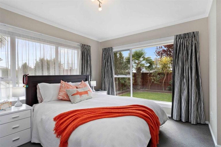 Photo of property in 36 Daniels Road, Redwood, Christchurch, 8051