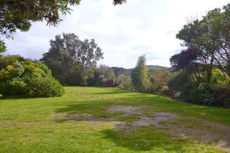 Photo of property in 37 Seddon Street, Waikanae, 5036