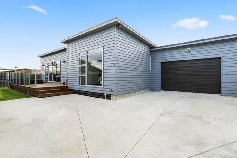 Photo of property in 58 Exeter Crescent, Takaro, Palmerston North, 4412