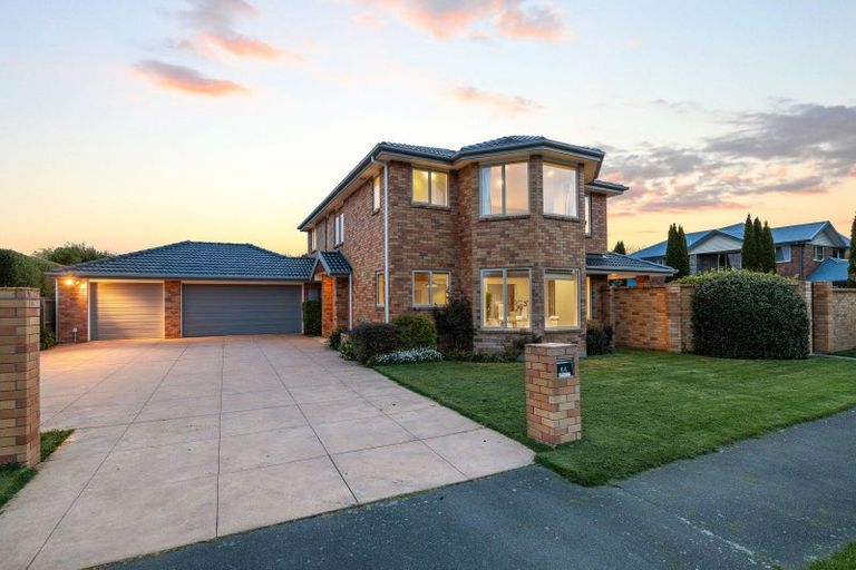 Photo of property in 64 Willowview Drive, Redwood, Christchurch, 8051