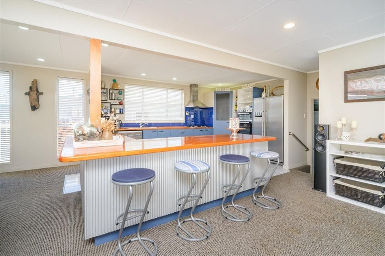 Photo of property in 1946 Parewanui Road, Parewanui, Bulls, 4894