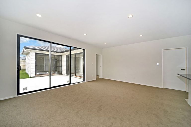 Photo of property in 7 Soaring Bird Drive, Takanini, 2112