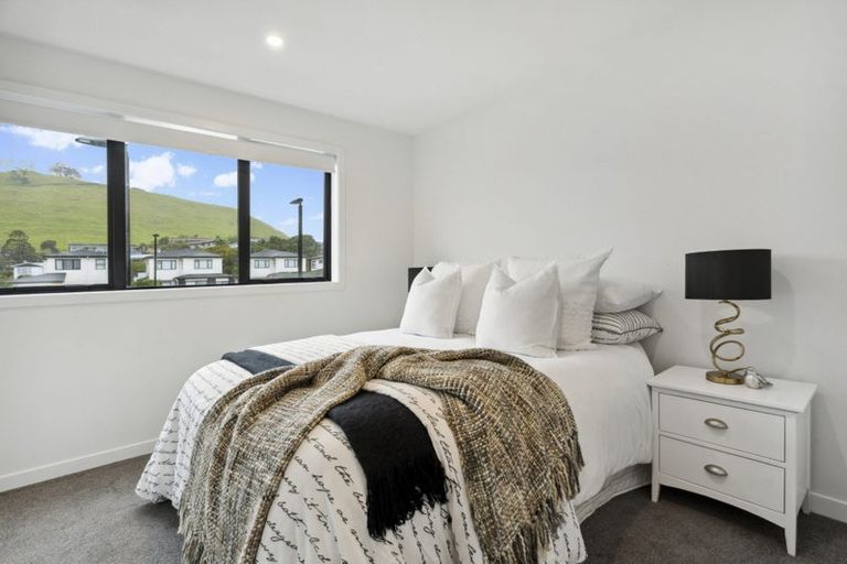 Photo of property in 12 Whakahui Lane, Mangere Bridge, Auckland, 2022