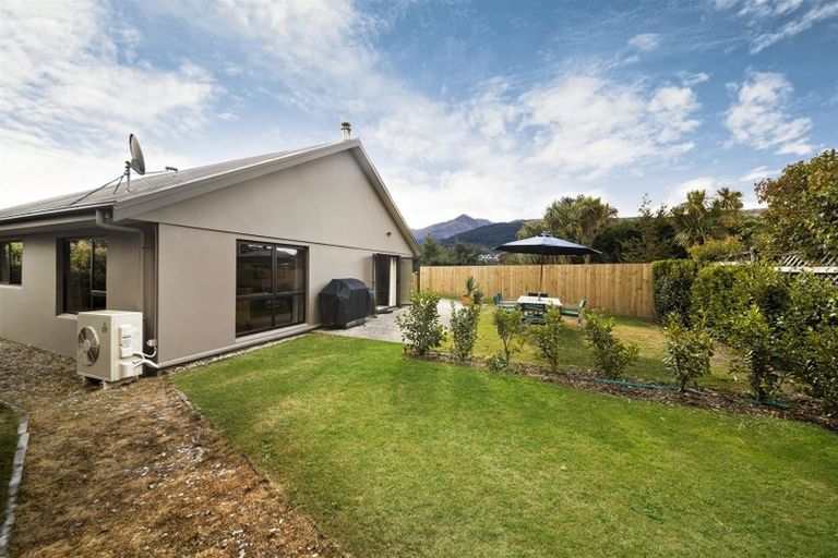 Photo of property in 77 Oregon Drive, Kelvin Heights, Queenstown, 9300