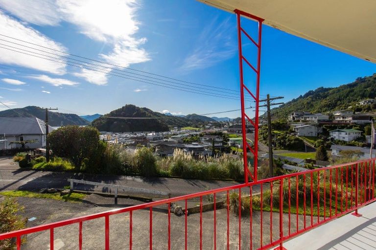 Photo of property in 9 Russell Street, Picton, 7220