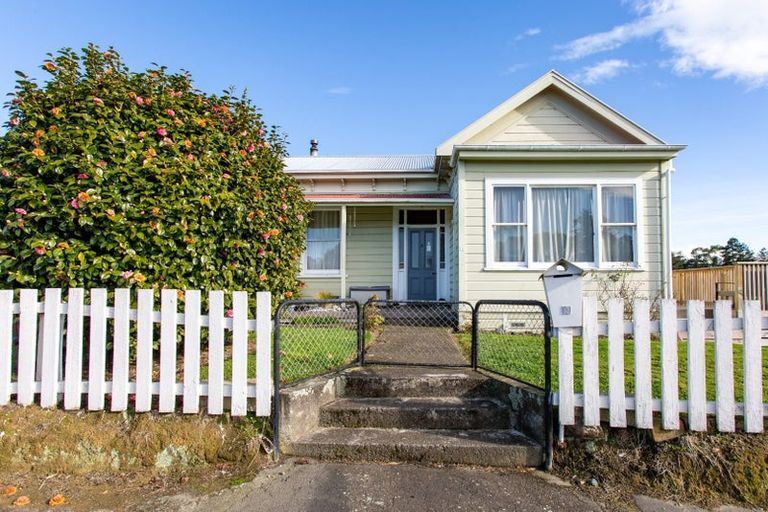 Photo of property in 13 Seddon Street, Dannevirke, 4930