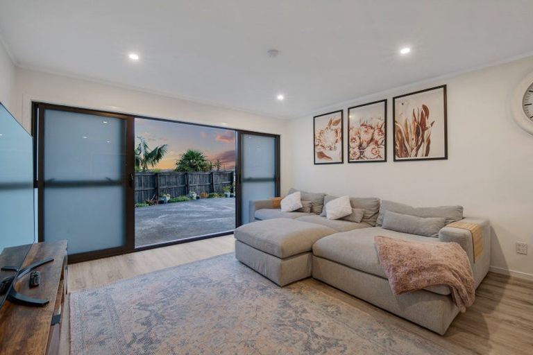 Photo of property in 42 Albatross Road, Red Beach, 0932