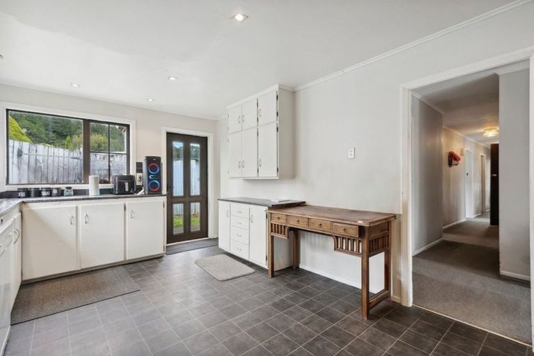 Photo of property in 414 Stokes Valley Road, Stokes Valley, Lower Hutt, 5019