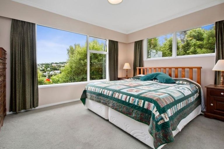 Photo of property in 42 Turville Crescent, Newlands, Wellington, 6037