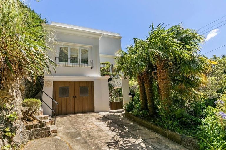 Photo of property in 28 Kowhai Street, Eastbourne, Lower Hutt, 5013