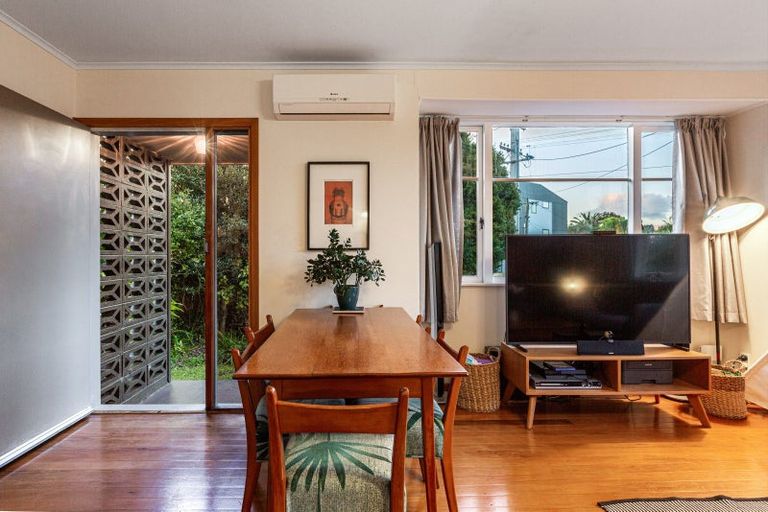 Photo of property in 20 Woodvale Road, Glen Eden, Auckland, 0602