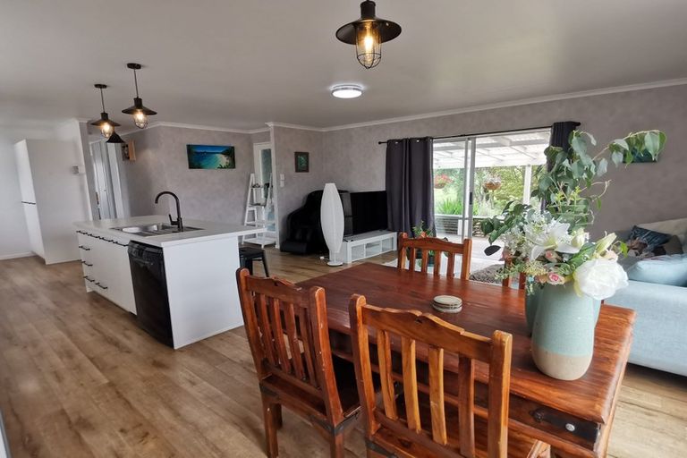 Photo of property in 9 Whaka Street, Maungaturoto, 0520