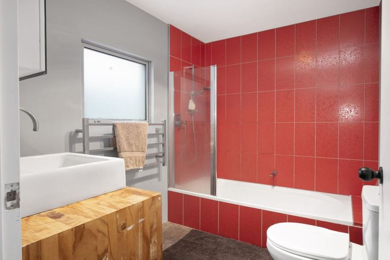 Photo of property in 25a Bell Street, Tawa, Wellington, 5028