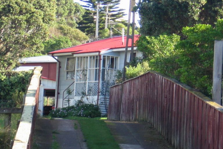 Photo of property in 4 Taupiri Crescent, Titahi Bay, Porirua, 5022