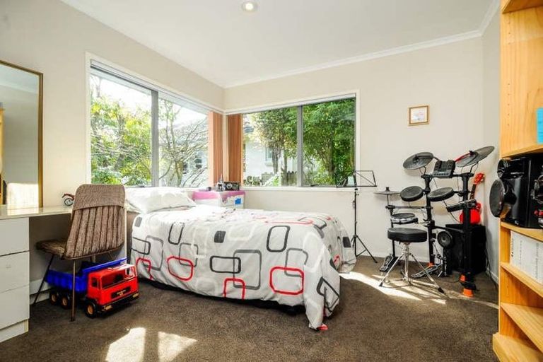 Photo of property in 17 Bayside Drive, Browns Bay, Auckland, 0630