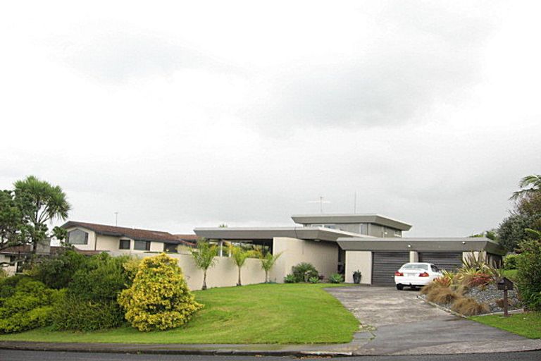 Photo of property in 5 Burford Place, Mellons Bay, Auckland, 2014