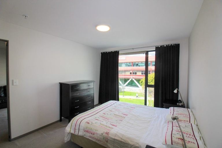 Photo of property in Dual Apartments, 410/142 Vivian Street, Te Aro, Wellington, 6011
