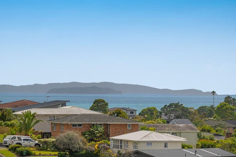 Photo of property in 42 Albatross Road, Red Beach, 0932