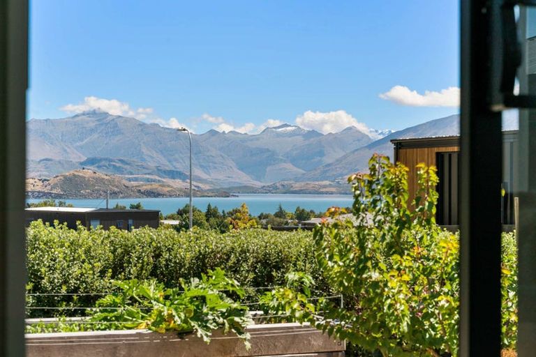 Photo of property in 16 Scurr Terrace, Wanaka, 9305