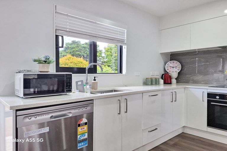 Photo of property in 62d Glendale Road, Glen Eden, Auckland, 0602