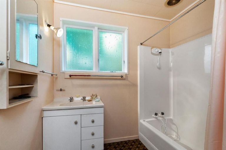 Photo of property in 419 Don Buck Road, Massey, Auckland, 0614