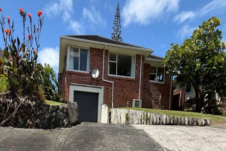 Photo of property in 15 Diana Drive, Glenfield, Auckland, 0627