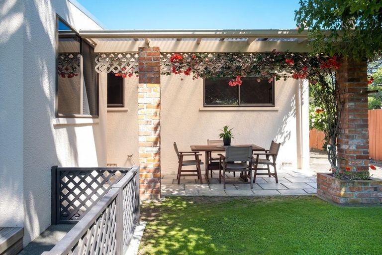 Photo of property in 61 Napier Terrace, Hospital Hill, Napier, 4110