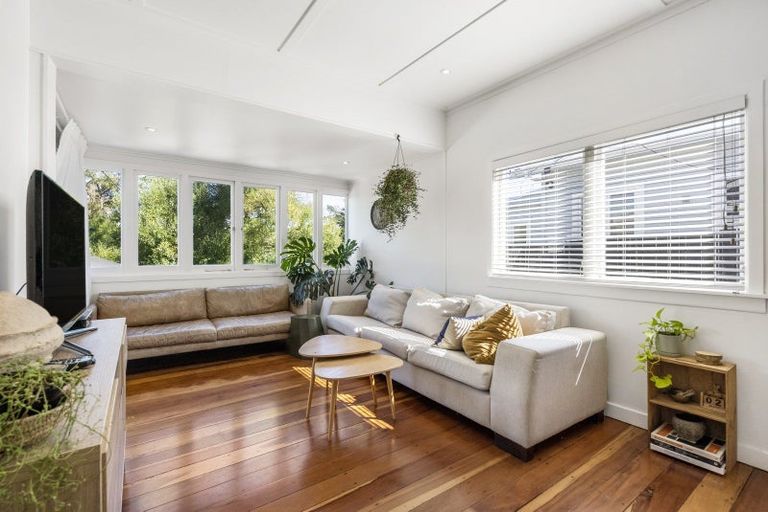 Photo of property in 1018 Great North Road, Point Chevalier, Auckland, 1022