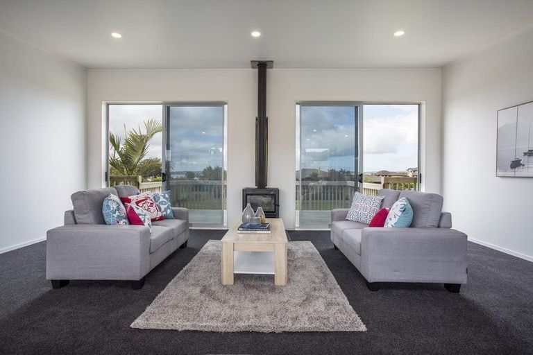 Photo of property in 24 Omana Avenue, Shelly Beach, Helensville, 0874
